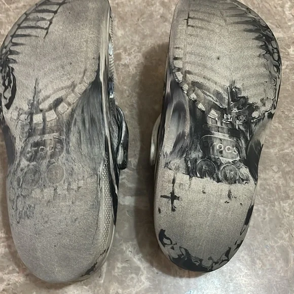 Zebra striped crocs (in good condition) - Picture 2 of 2